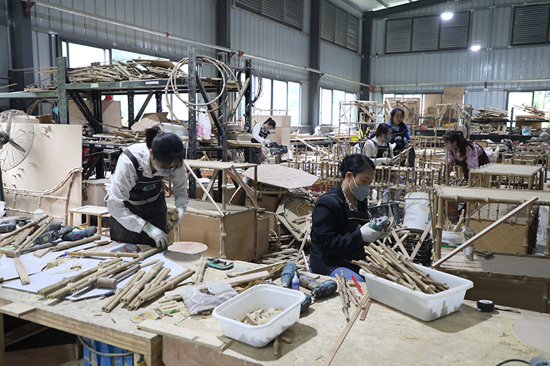 昭通大關 “家庭微工廠”解鎖增收密碼 家私定制化生產帶動鄉村振興